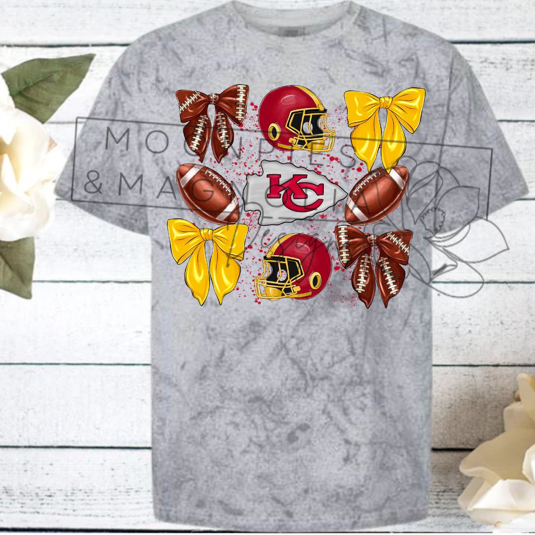 CHIEFS BOWS AND FOOTBALLS COMFORT COLOR T-SHIRT